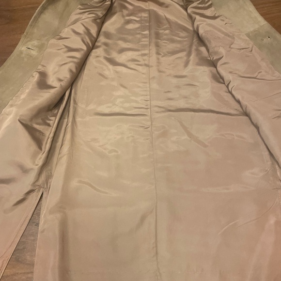 Elegant Tan Suede Coat with Faux Fur Collar - Picture 6 of 15